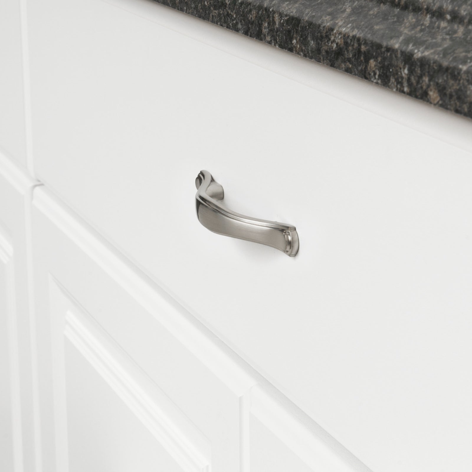 AmazonBasics Traditional Craftsman Cabinet Handle, 5.13" Length (3" Hole Center), Satin Nickel