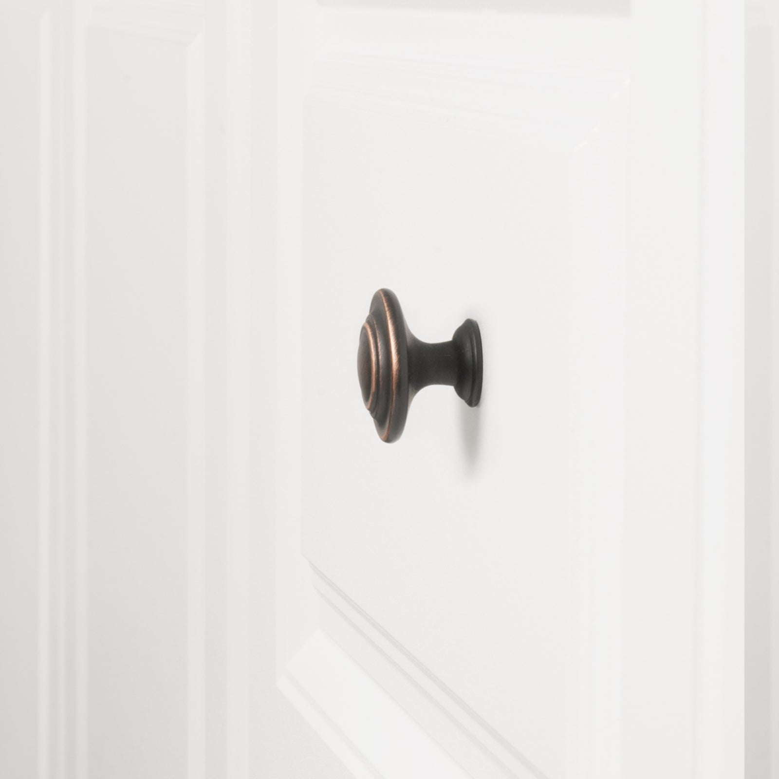 AmazonBasics Traditional Top Ring Cabinet Knob, 1.25" Diameter, Oil Rubbed Bronze