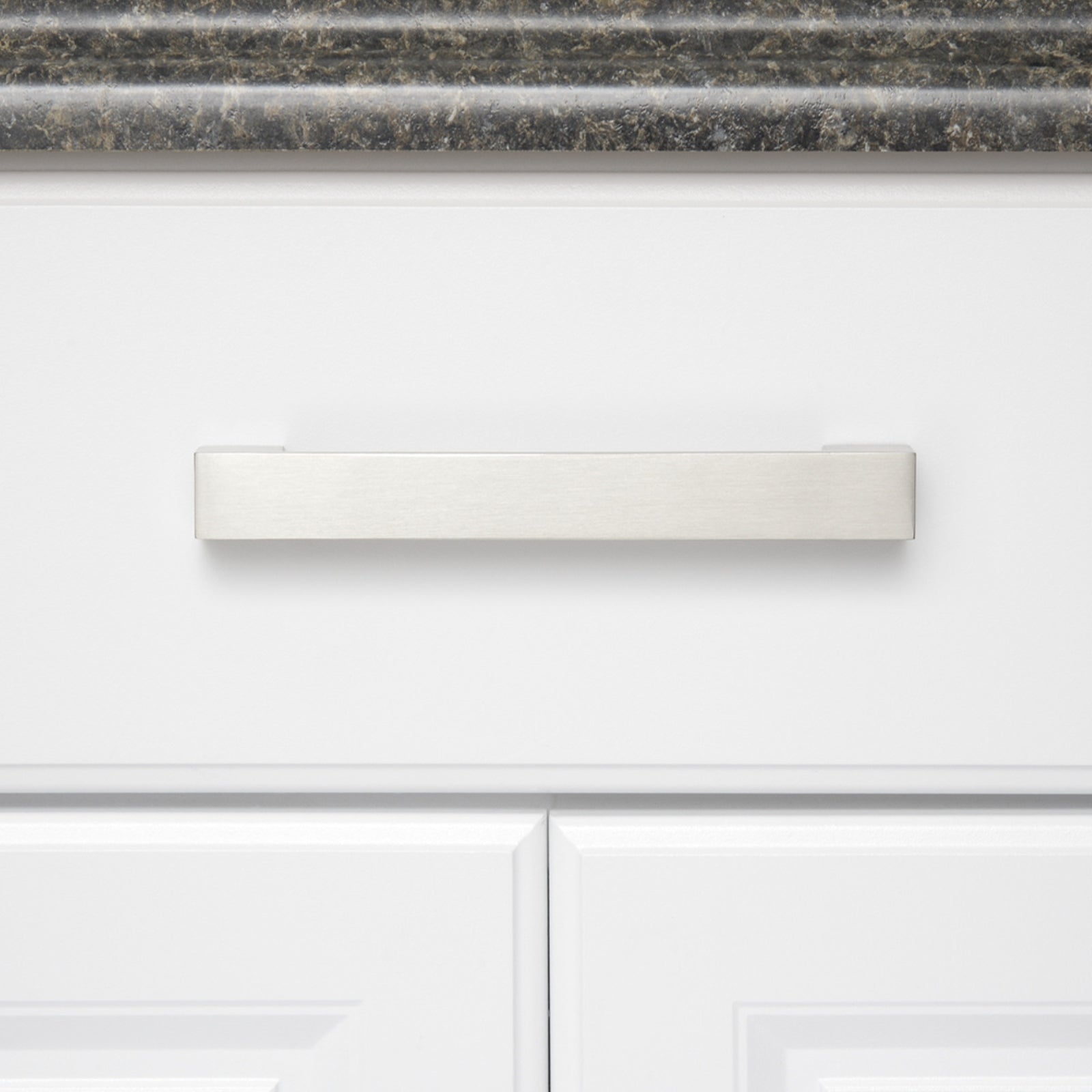 AmazonBasics Short Modern Cabinet Handle, 7.68