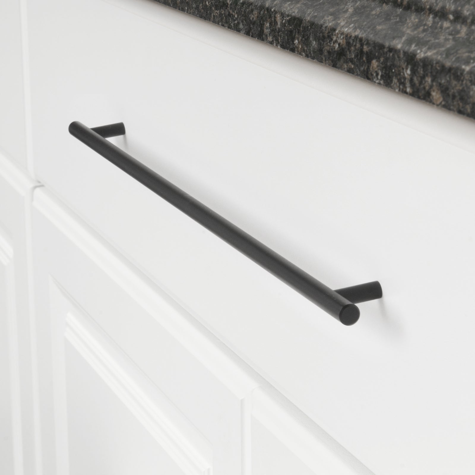 South Main Hardware Euro Bar Cabinet Handle (1/2