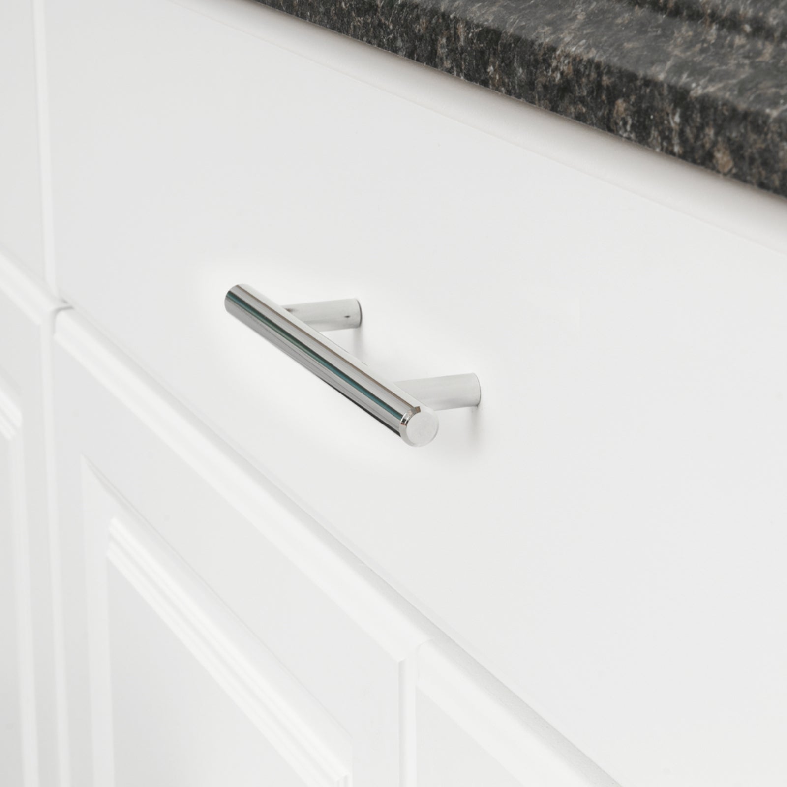 South Main Hardware Euro Bar Cabinet Handle (1/2