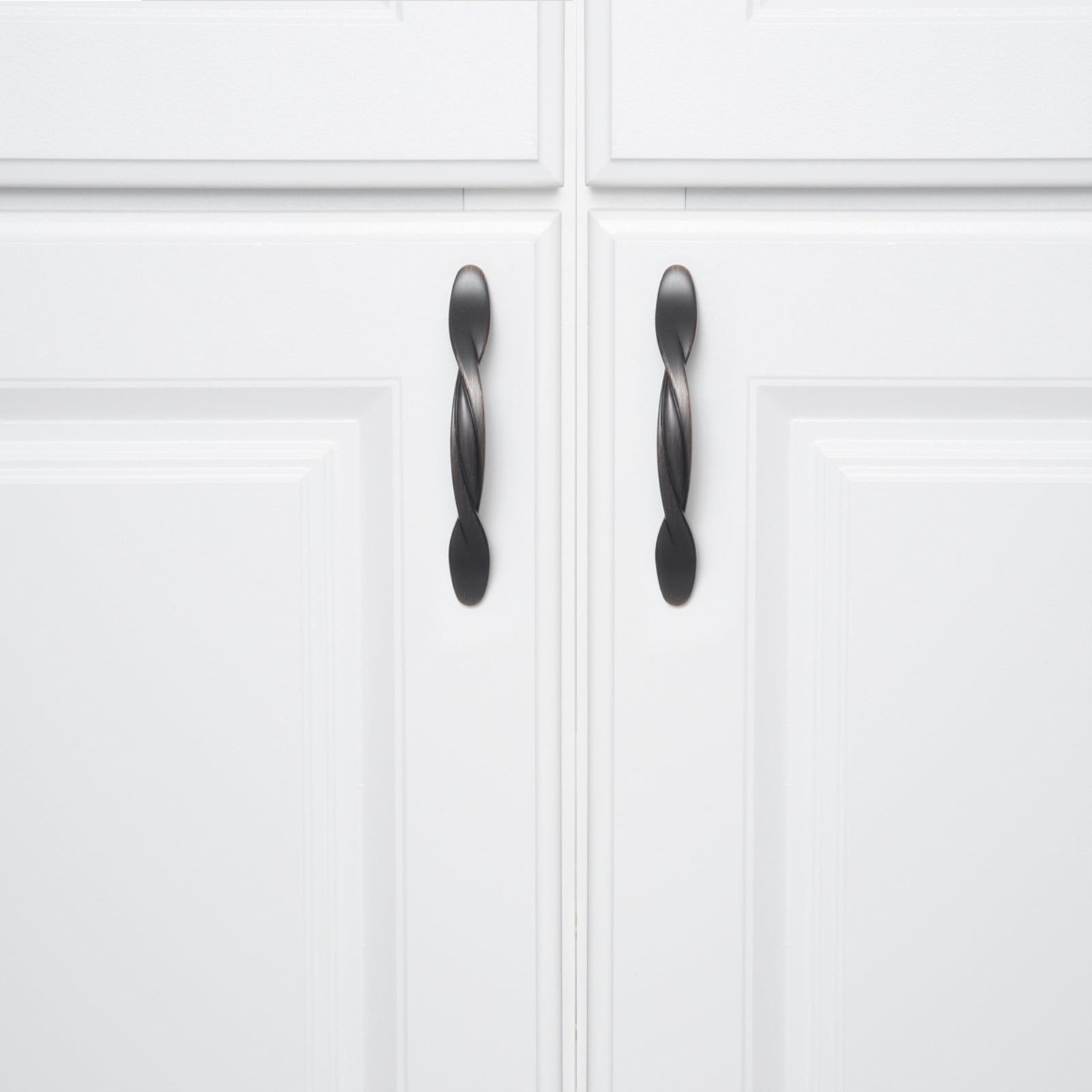 AmazonBasics Twisted Cabinet Handle, 4.5