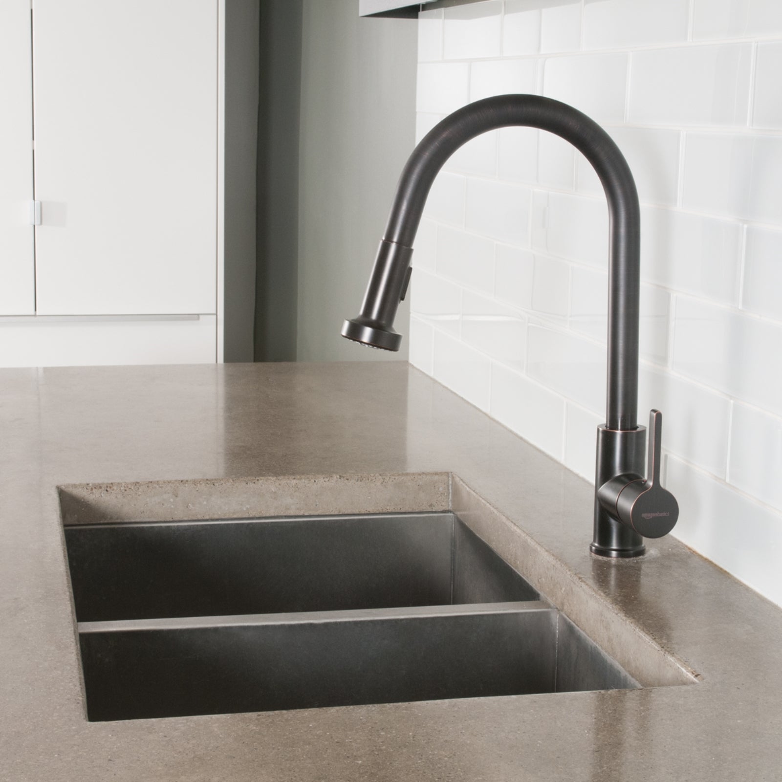 Modern Pull-Down Kitchen Faucet with Sprayer, Oil-Rubbed Bronze