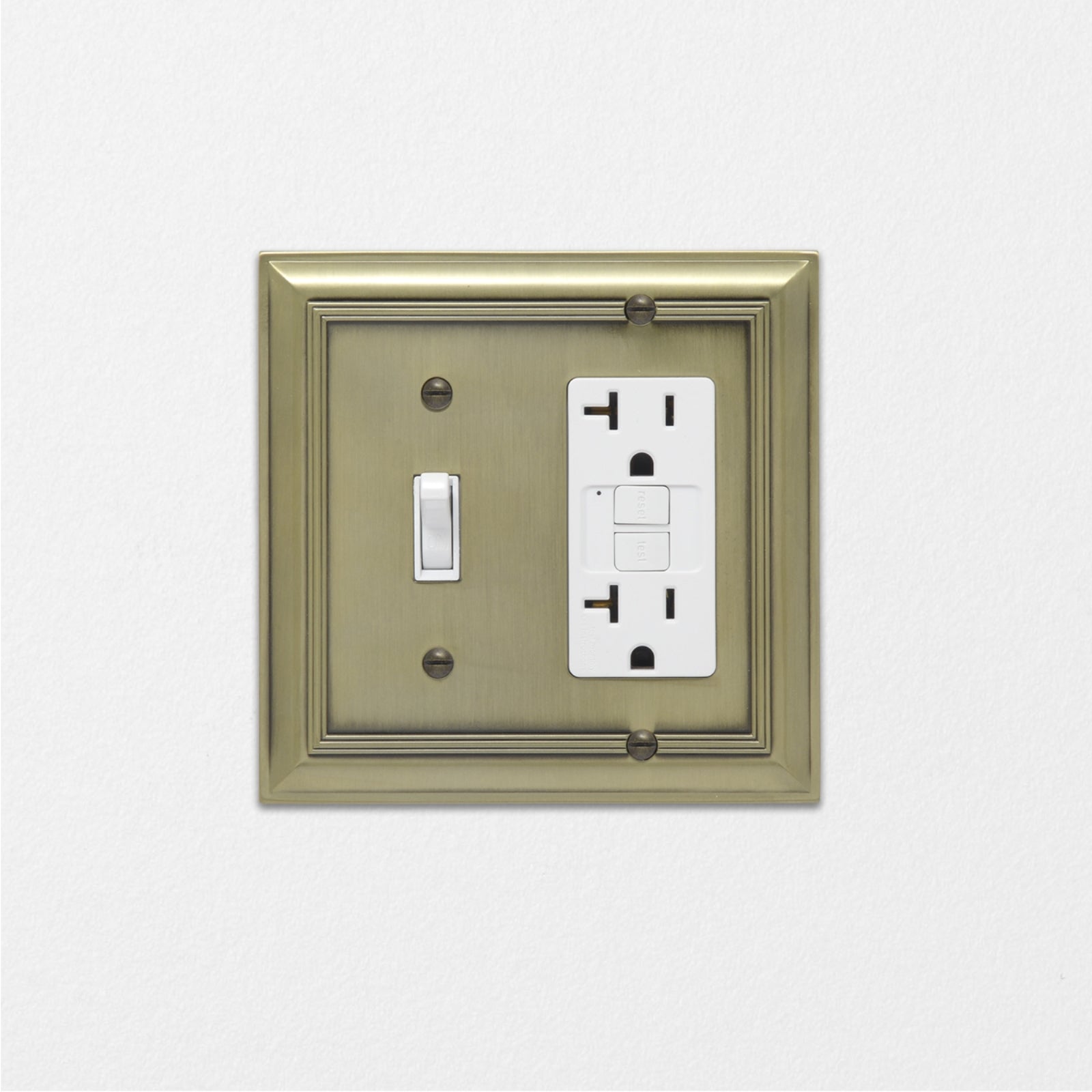 AmazonBasics Toggle and Gang Wall Plate, Antique Brass, 2-Pack