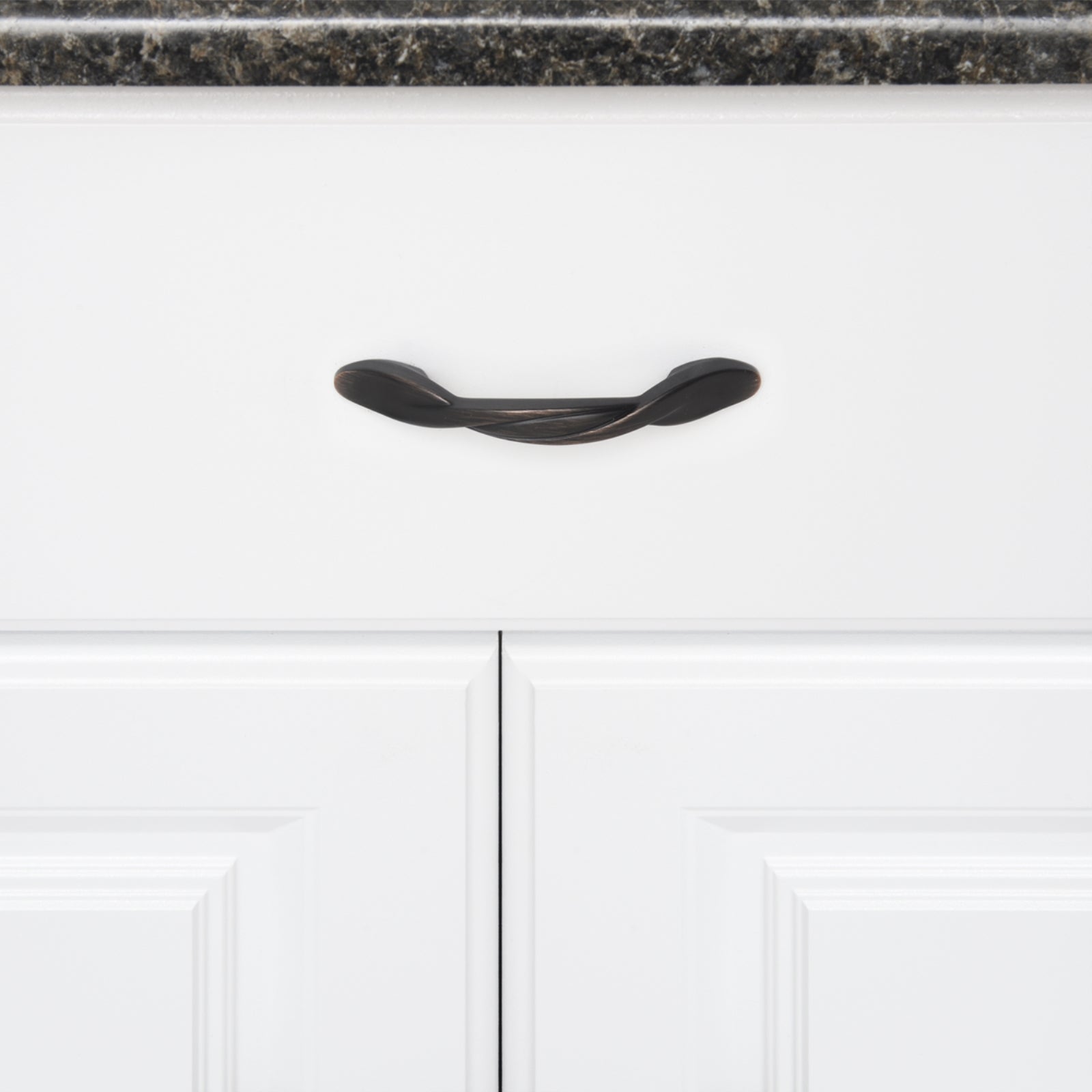 AmazonBasics Twisted Cabinet Handle, 4.5" Length (3" Hole Center), Oil Rubbed Bronze