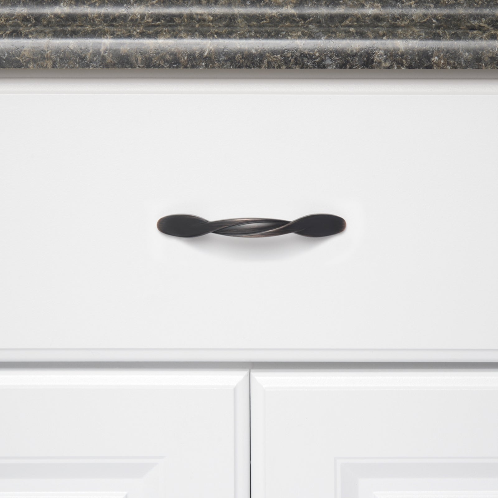 AmazonBasics Twisted Cabinet Handle, 4.5" Length (3" Hole Center), Oil Rubbed Bronze